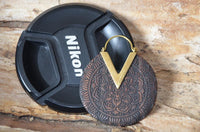 Load image into Gallery viewer, Ohrringe Narra Holz Brass gold Zacke Blume Mandala - chic - net.de
