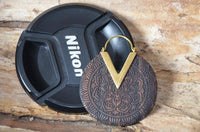 Load image into Gallery viewer, Ohrringe Narra Holz Brass gold Zacke Blume Mandala - chic - net.de
