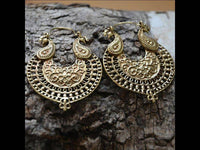Cargar imagen en el visor de la galería, Ohrringe Spiralbögen Blume Bögen Punkte Messing antik golden Tribal Brass Schmuck - chic - net.de
