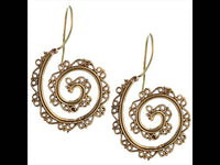 Cargar imagen en el visor de la galería, Ohrringe Spirale liegende Spiralen Rinne Messing antik golden Tribal Brass Ohrhänger - chic - net.de

