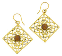 Cargar imagen en el visor de la galería, Ohrringe Tigerauge Karo Ornamente glänzend Messing antik golden Tribal 40 mm - chic - net.de
