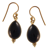Load image into Gallery viewer, Ohrringe Tropfen schwarzer Onyx Dreieck Messing antik golden Tribal Ohrhänger nickelfrei Brass Damen Schmuck - chic - net.de
