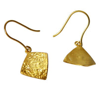 Load image into Gallery viewer, Ohrringe vergoldet 925 Silber Raute gebogen uneben - chic - net.de

