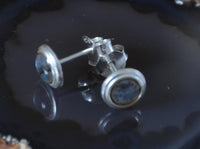 Load image into Gallery viewer, Ohrstecker 925 Silber E - Coat Muschel bunt rund - chic - net.de
