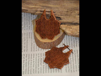 Cargar imagen en el visor de la galería, Pin Creolen Stick Ohrringe Holz Mandala Blume 1.6mm groß - chic - net.de
