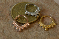 Load image into Gallery viewer, Segmentring Piercing Kugelspitze Edelstahl Gold PVD - chic - net.de
