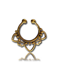 Cargar imagen en el visor de la galería, Septum Fake Piercing Nasenringe Herzen Punkte Messing goldfarben nickelfrei antik exotisch - chic - net.de
