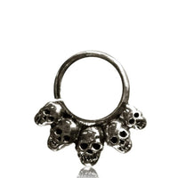 Load image into Gallery viewer, Septum Piercing Nasenringe Totenköpfe 1 mm silbern Brass nickelfrei Ohrring antik exotisch - chic - net.de
