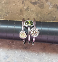 Load image into Gallery viewer, Set drei Silberringe glänzend grün rosa gelb Zirkonia - chic - net.de
