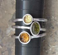 Load image into Gallery viewer, Set drei Silberringe matt grün braun gelb Zirkonia - chic - net.de
