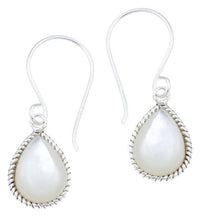 Cargar imagen en el visor de la galería, Silberohrhänger Tropfen 10 mm Perlmutt Seilrand 925 Sterlingsilber Ohrringe - chic - net.de
