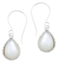Cargar imagen en el visor de la galería, Silberohrhänger Tropfen 10 mm Perlmutt Seilrand 925 Sterlingsilber Ohrringe - chic - net.de
