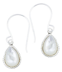 Cargar imagen en el visor de la galería, Silberohrhänger Tropfen 8 mm Perlmutt Seilrand 925 Sterlingsilber Ohrringe - chic - net.de
