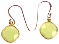Load image into Gallery viewer, Silberohrringe vergoldet Raute Stein Calcit hellgrün facettiert 925 Sterling Silber Ohrringe - chic - net.de
