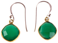 Load image into Gallery viewer, Silberohrringe vergoldet Raute Stein Onyx grün facettiert 925 Sterling Silber Ohrringe - chic - net.de
