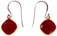 Cargar imagen en el visor de la galería, Silberohrringe vergoldet Raute Stein Rubin rot facettiert 925 Sterling Silber Ohrringe - chic - net.de

