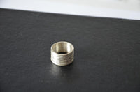 Load image into Gallery viewer, Silberring 925 Sterlingsilber Bandring Linien 13mm - chic - net.de
