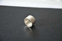Load image into Gallery viewer, Silberring 925 Sterlingsilber Bandring Linien 13mm - chic - net.de
