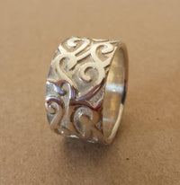 Load image into Gallery viewer, Silberring Spiraldesign glänzend hell oxidiert Ringe 925er Sterling Silber Damen Designer Schmuck - chic - net.de
