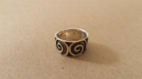 Load image into Gallery viewer, Silberring Spiralen groß dunkel oxidiert aus 925er Sterling Silber Damen Silberschmuck Ringe - chic - net.de

