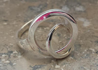 Load image into Gallery viewer, Silberring zwei Kreise ineinander schmal Ringe 925 - chic - net.de
