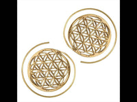 Cargar imagen en el visor de la galería, Spiralen Ohrringe Blume des Lebens Messing antik golden nickelfrei Tribal Piercing flower of life - chic - net.de
