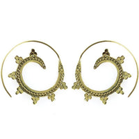 Load image into Gallery viewer, Spiralen Ohrringe Dreiecke Kreise Kerbe Messing Brass antik golden nickelfrei Piercing Tribal - chic - net.de
