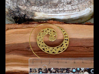 Cargar imagen en el visor de la galería, Spiralen Ohrringe S - Formen Spiralen Messing Brass antik golden Tribal Ohrhänger - chic - net.de
