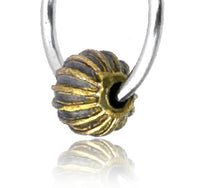 Load image into Gallery viewer, Universal Piercing Kugel Ring Edelstahl Brass Streifen - chic - net.de
